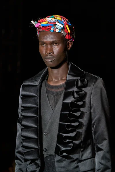 Look 16